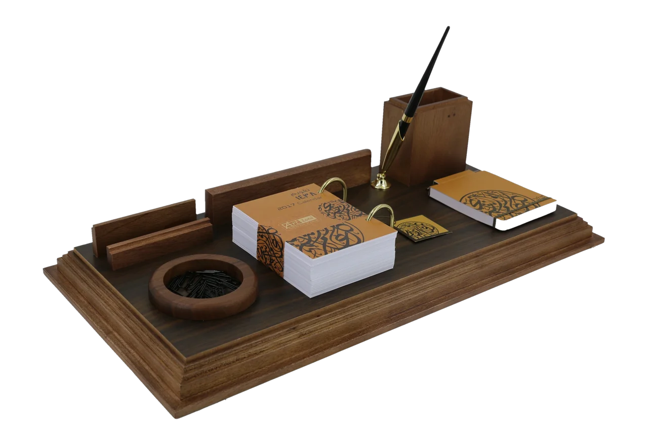 Dark calendar set with walnut frame, royal desk calendar, item 17EC04